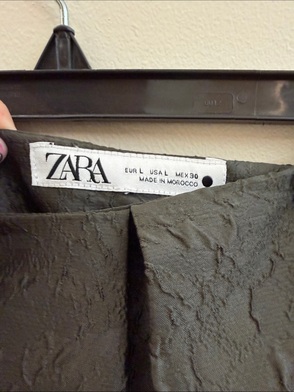 Zara Dark Olive Textured A-Line Pleated Midi Skirt: pockets!!! - Picture 2 of 3